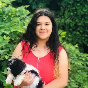 Meet your Posher, Anajulia